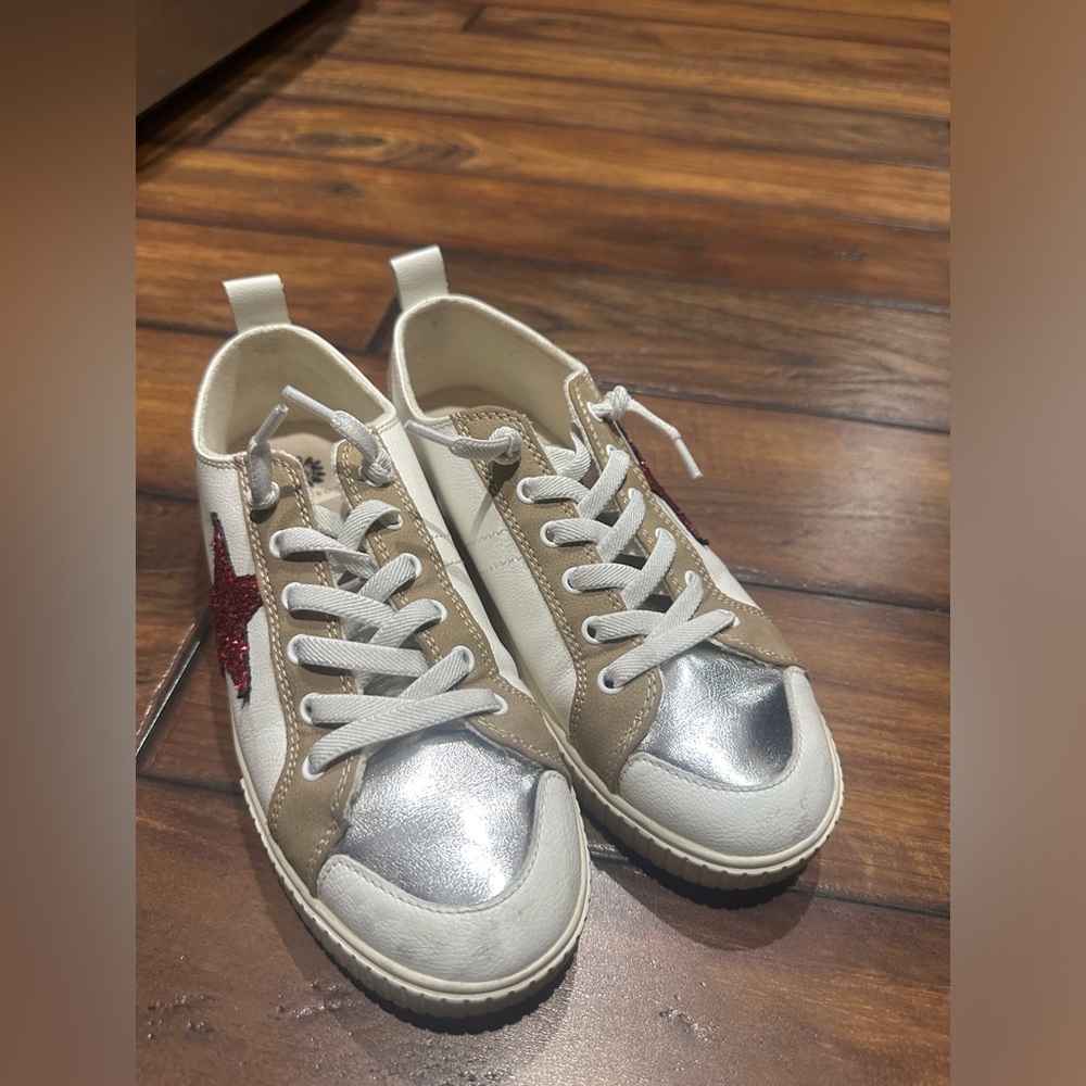 Yellowbox sneakers 7.5